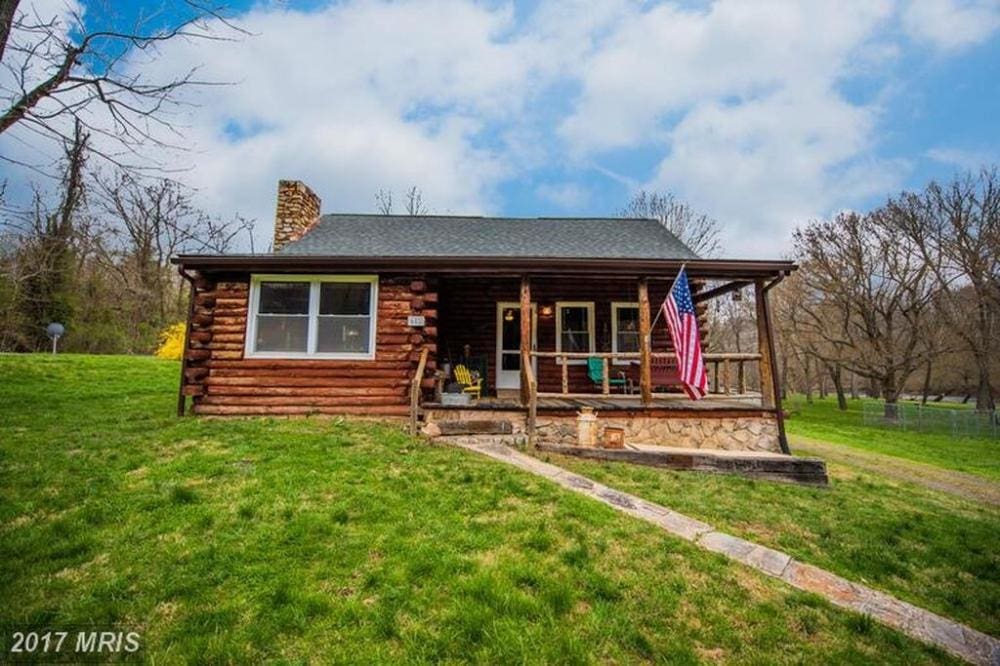 Stunning Shenandoah River Retreat In Virginia