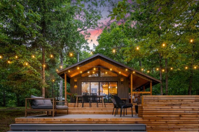 Tour Inside 460 Sqft Waterfront Tiny House In Coalmont, Tennessee