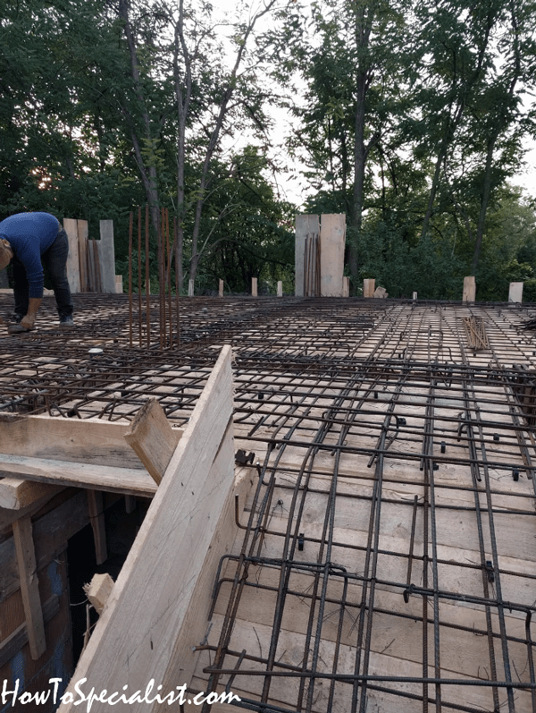 Concrete and Brick House Building Block Walls and Pouring Ceilings