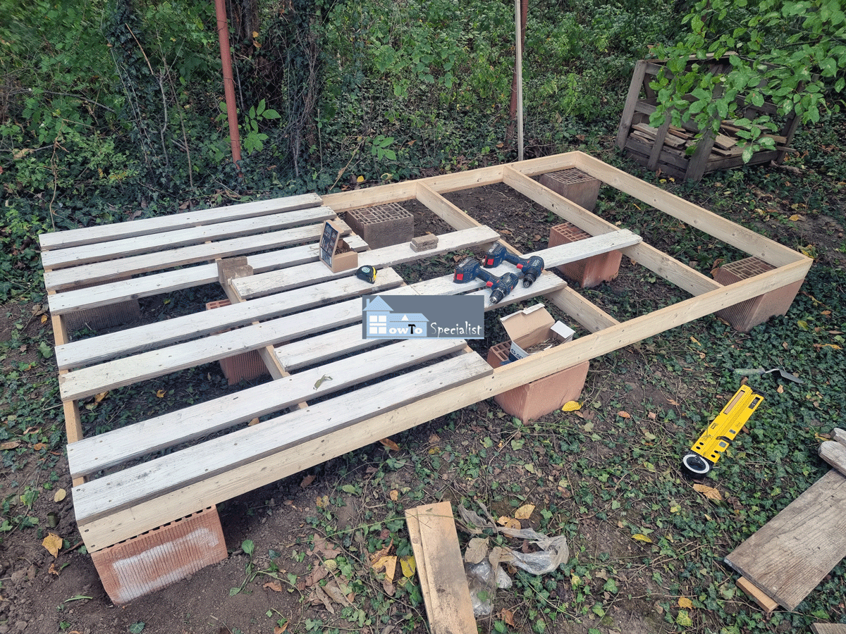 Fittingthefloorboards HowToSpecialist How to Build, Step by Step