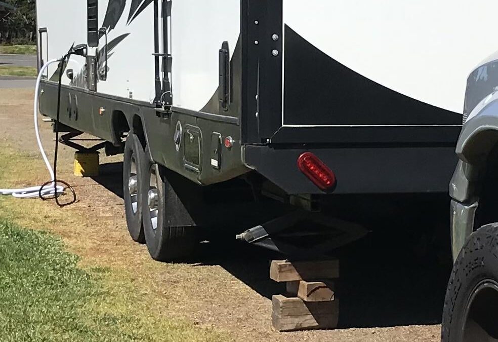 Why do people put so much stuff under their stabilizers like this