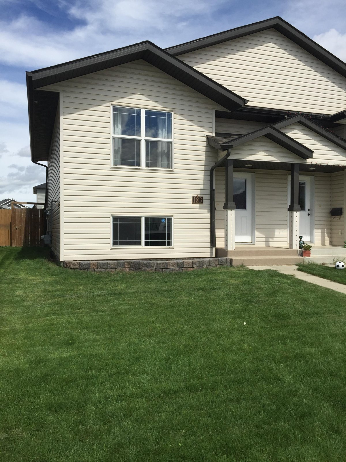 Red Deer Duplex For Rent 3 Bedrooms 1.5 Bathrooms Price 1375