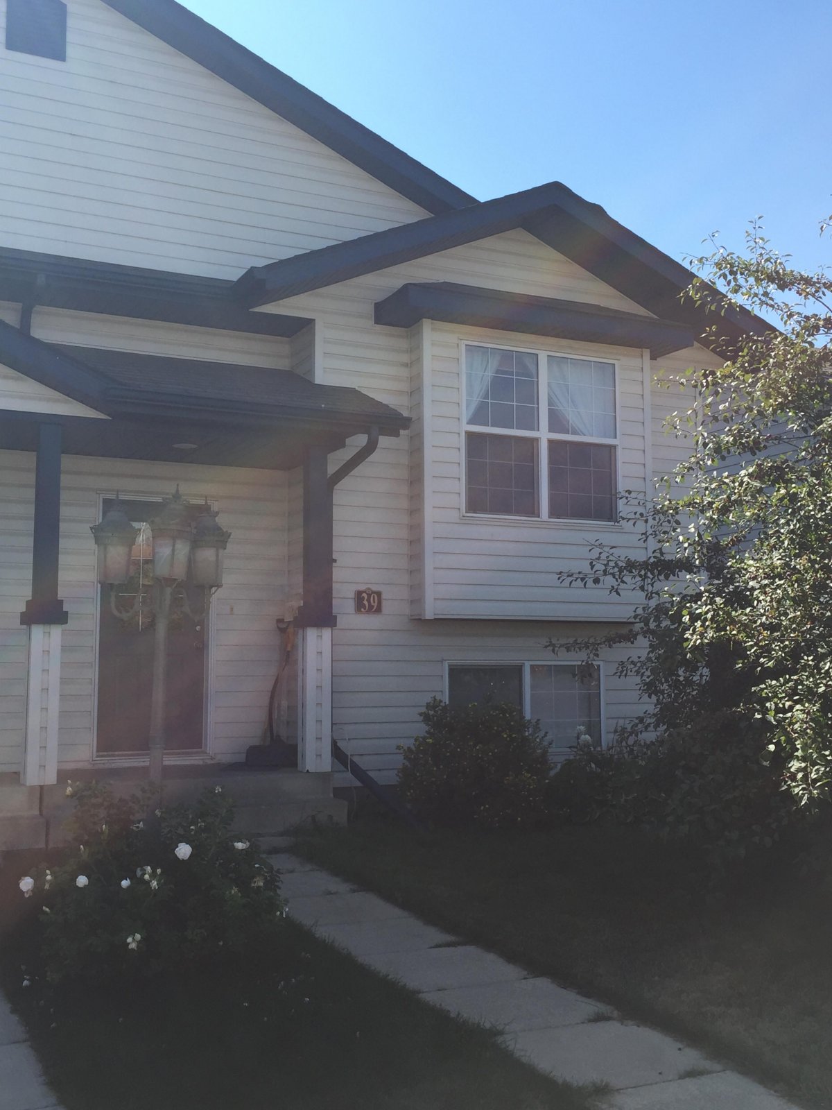 Red Deer Duplex For Rent 3 Bedrooms 1.5 Bathrooms Price 1299 Hearthstone Property Management