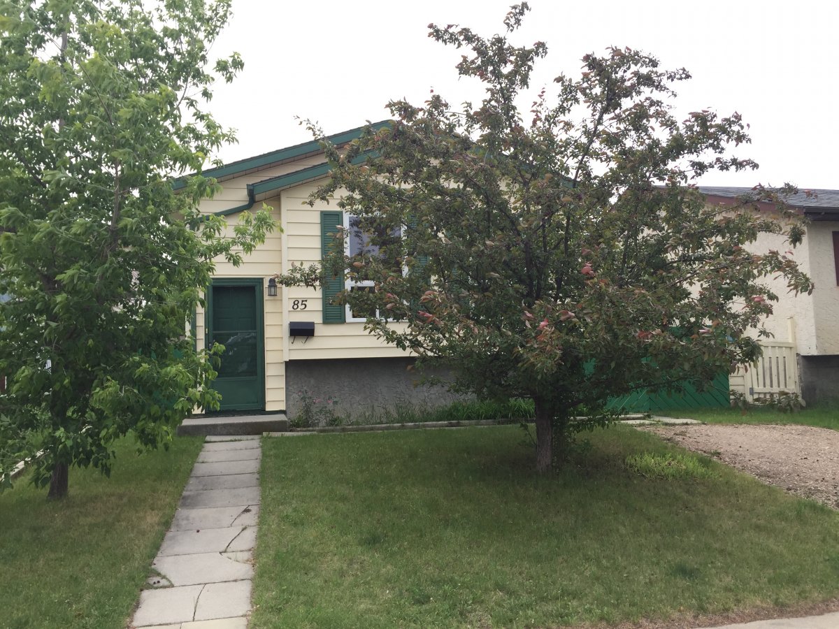 Red Deer House For Rent 2 Bedrooms 1 Bathroom Price 1100
