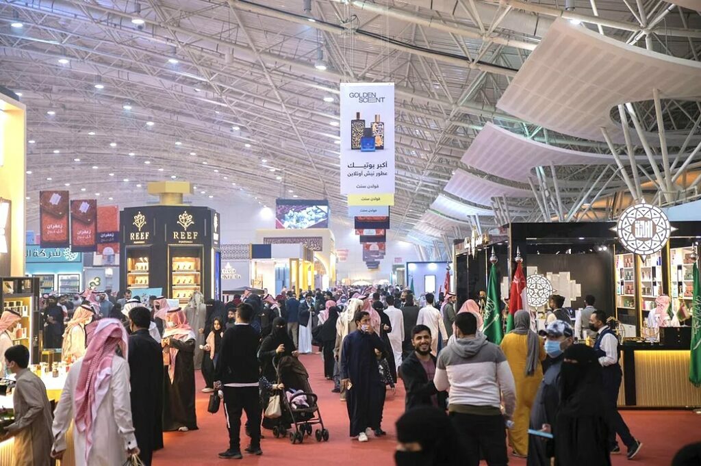 دليل أسماء المشاركين في معرض العطور الكويت 2022 pdf