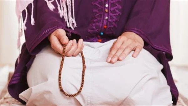 ما حكم نزول دم الحيض قبل أذان المغرب للصائم