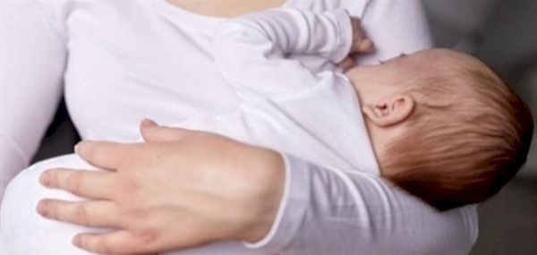 هل يجوز شرعًا الرضاعة أثناء الحمل