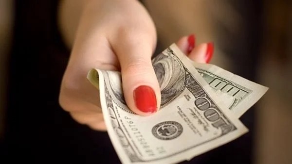 هل يجوز إخفاء المال عن الزوج