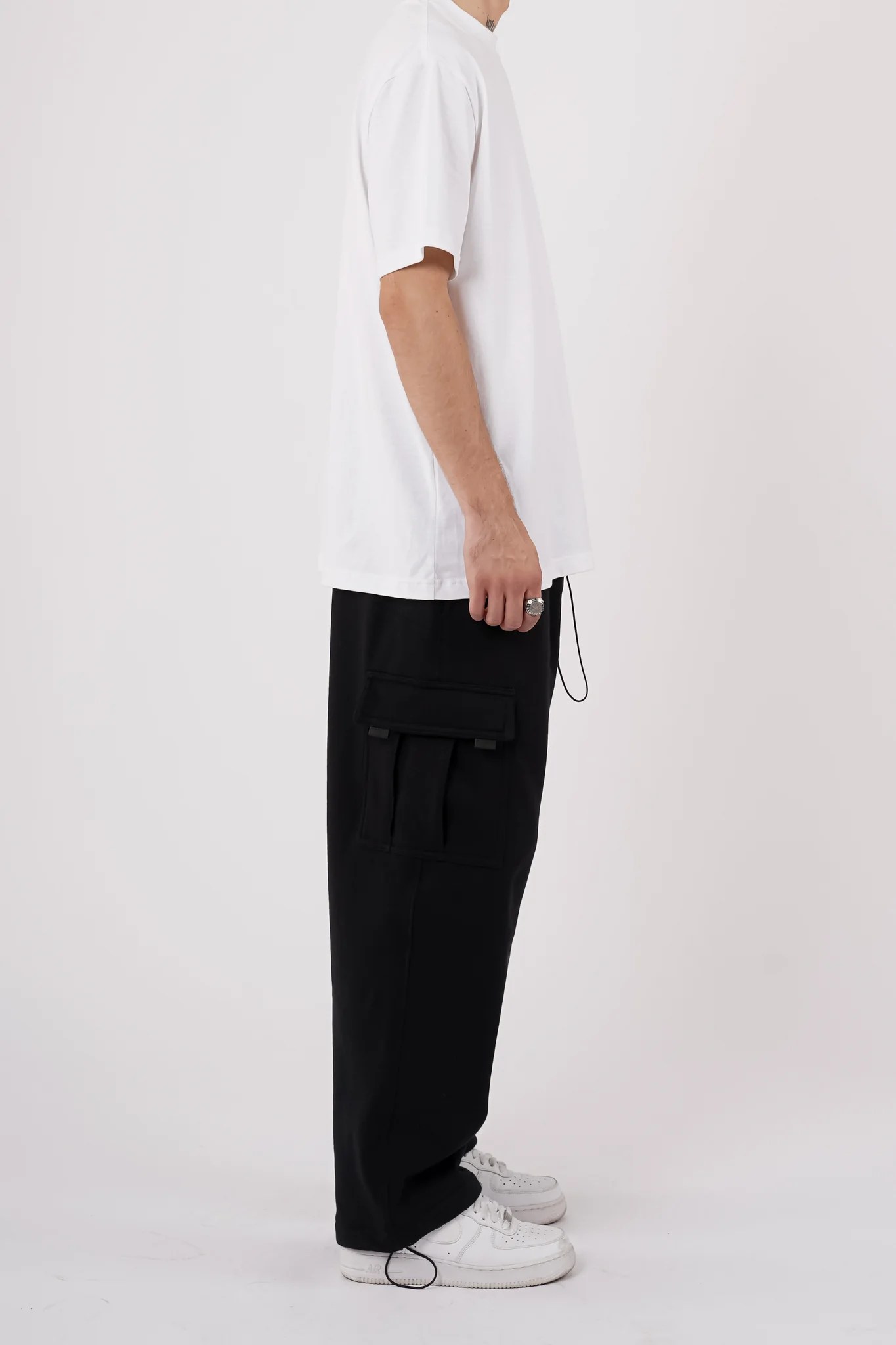BAGGY CARGO PANTS IN BLACK HSO
