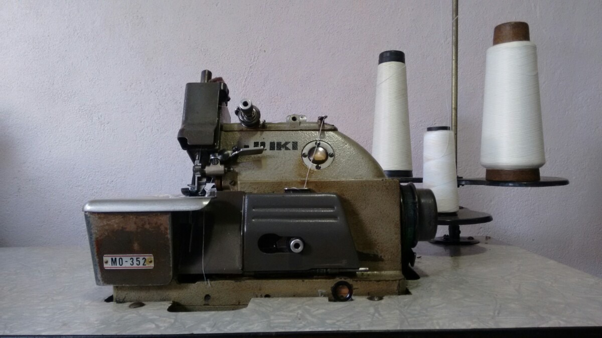 Maquina De Costura Overlock Juki Mo 352 Com Mesa Bom Estado Mercado Livre