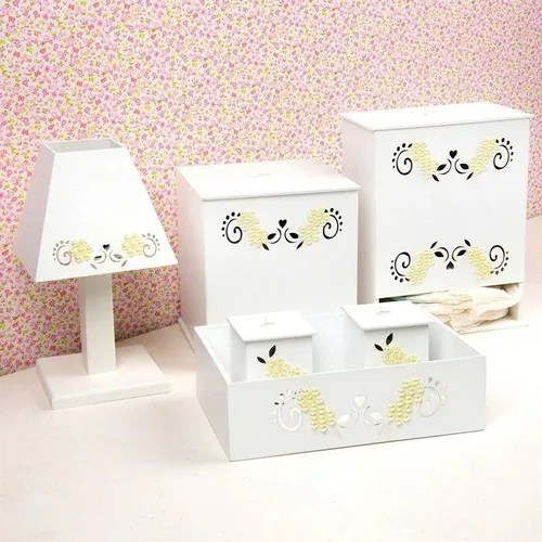 Kit de Higiene Flor de Perla Mdf en color blanco Precious Baby blanco