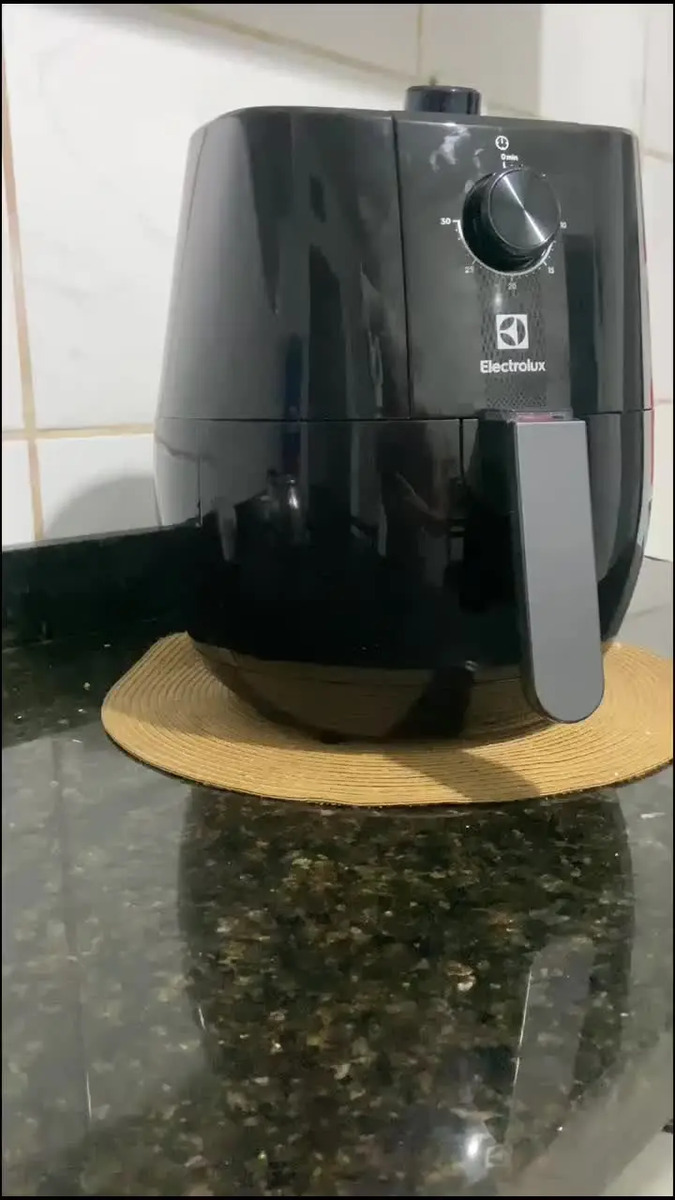 Air Fryer Electrolux 3,2L preta efficient 1400W por Rita Lobo EAF10