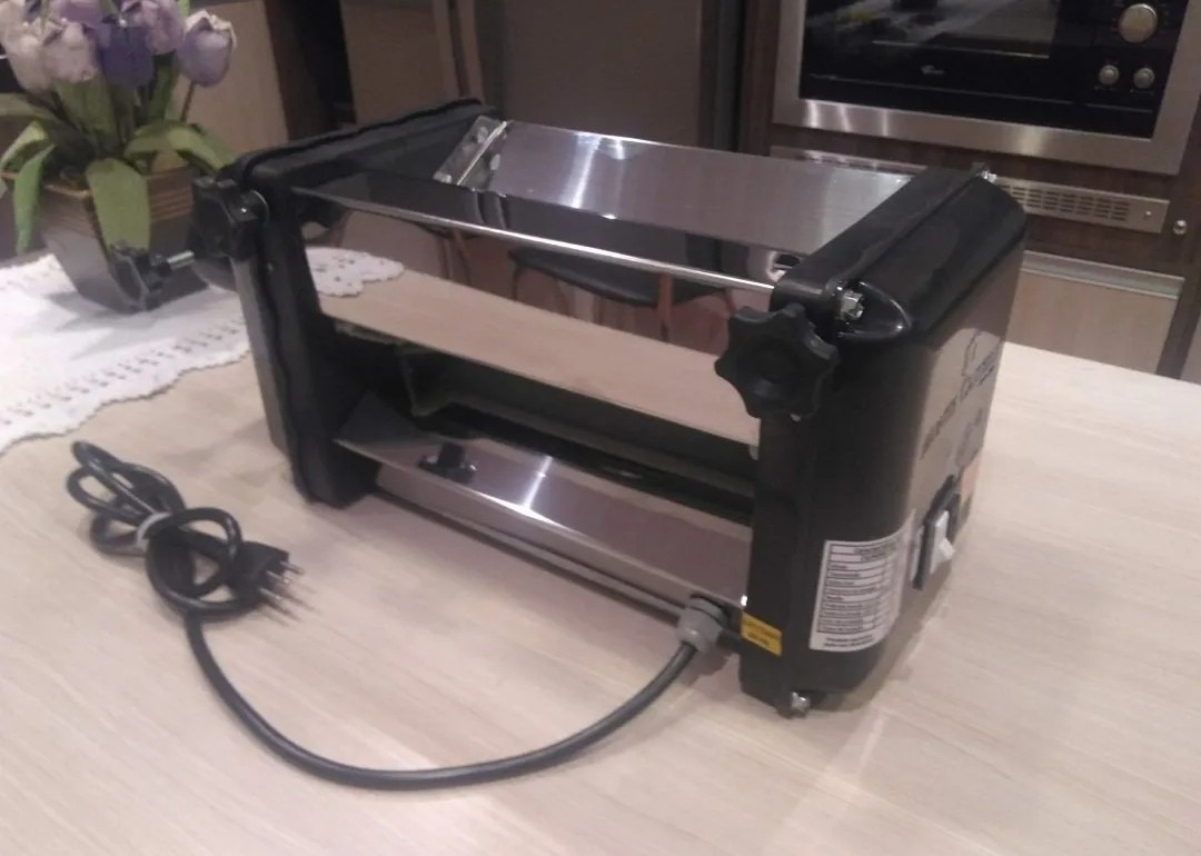 Cilindro Elétrico Faz Massas E Bolachas Com Moedor De Carne Mercado Livre