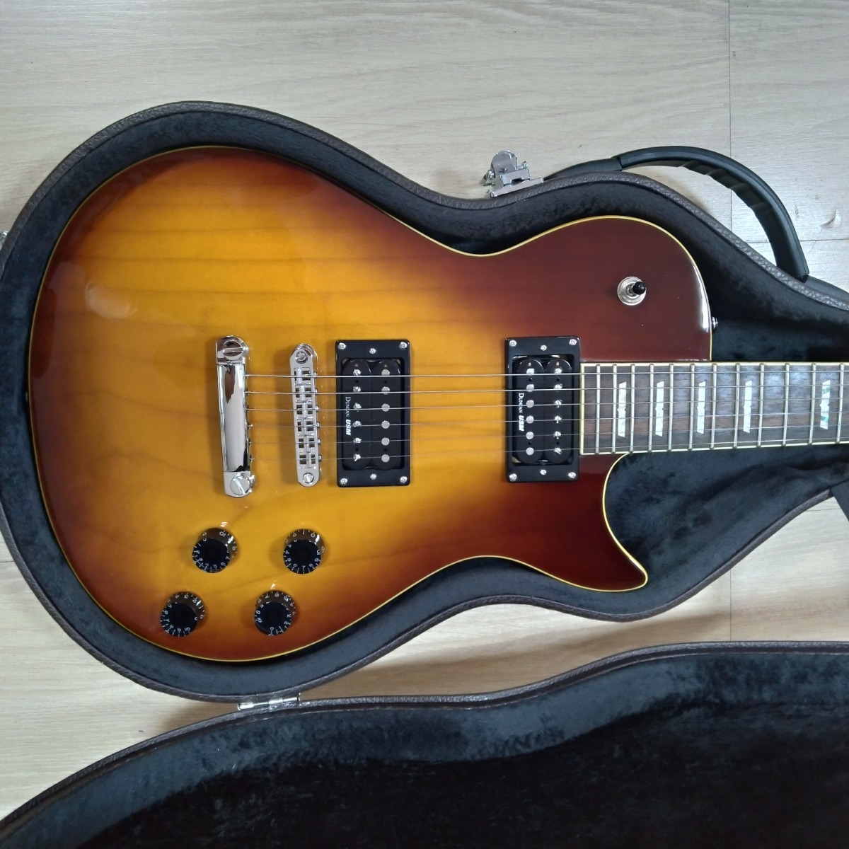 Guitarra Washburn Les Paul Winstdtsb Sunburst Case Saldo DOMÍNIODAMÚSICA