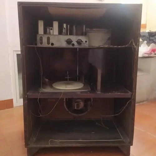 Mueble Aparador Radio Y Tocadiscos Antiguo Original en venta en Capital