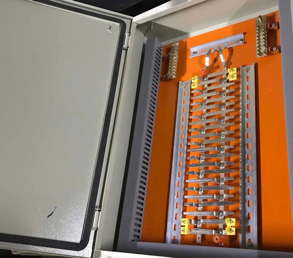 Quadro Distribuição Bifásico 42 Disjuntores Barramento 100 A Mercado