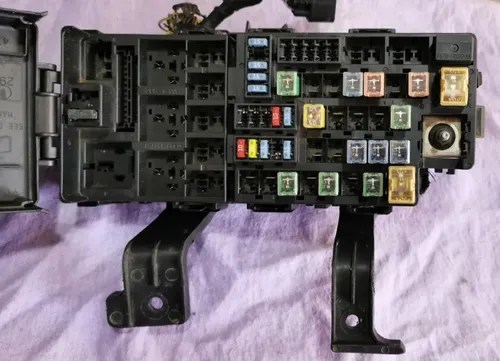 Caja De Fusibles Ford Fusion 2006-2007-2008-2009-2010-2012 | MercadoLibre