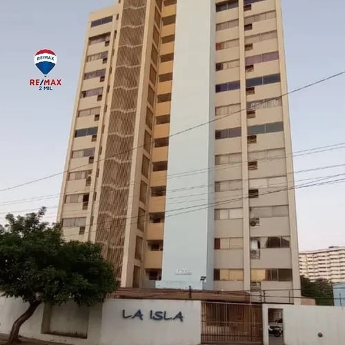 Re/max 2mil Vende Apartamento En Residencias La Isla, Avenida Bolívar
