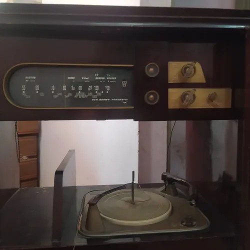 Mueble Aparador Radio Y Tocadiscos Antiguo Original en venta en Capital