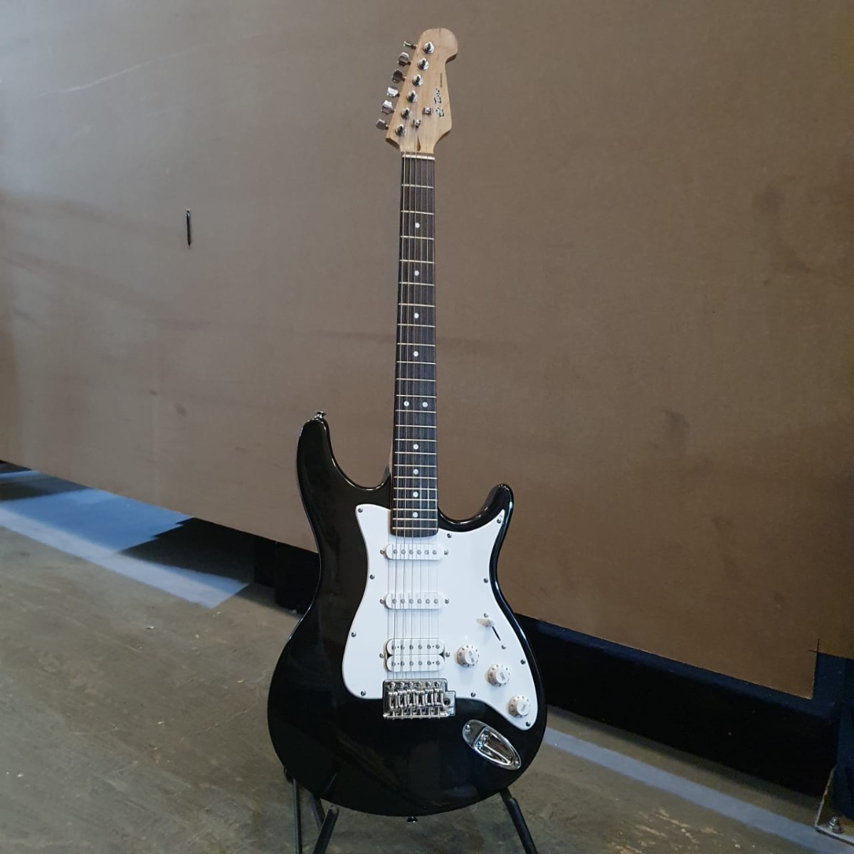 Guitarra El Toro Behringer Stratocaster Saldo