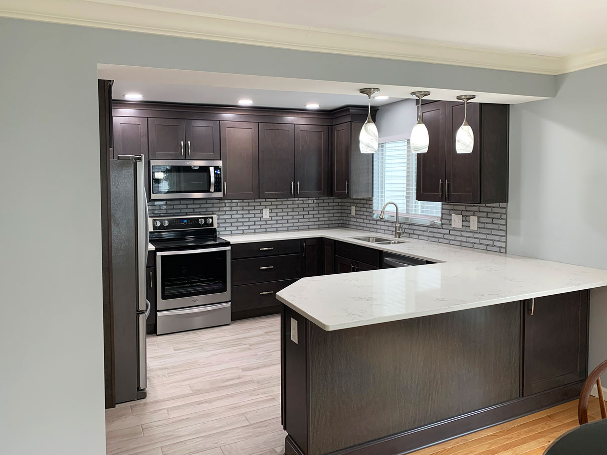 Modern Master And Hall Bath In Brunswick HTZ Construction