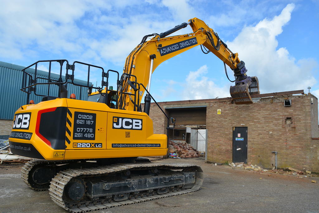 JCB 220X described as the perfect demolition excavator Hub4