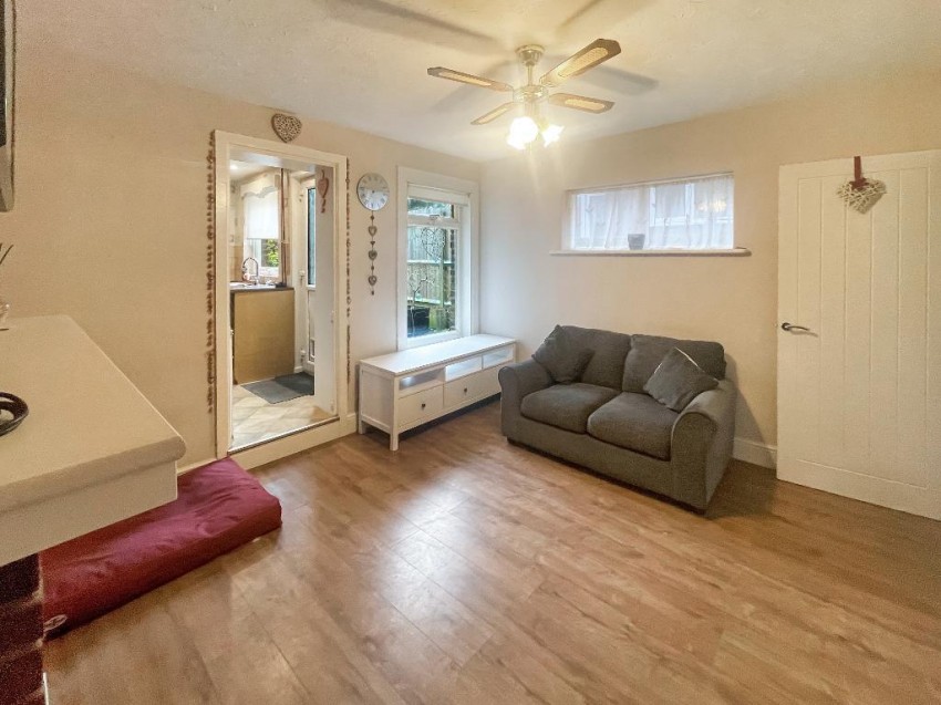 Sunnybank, Warlingham, 2 bedroom, SemiDetached