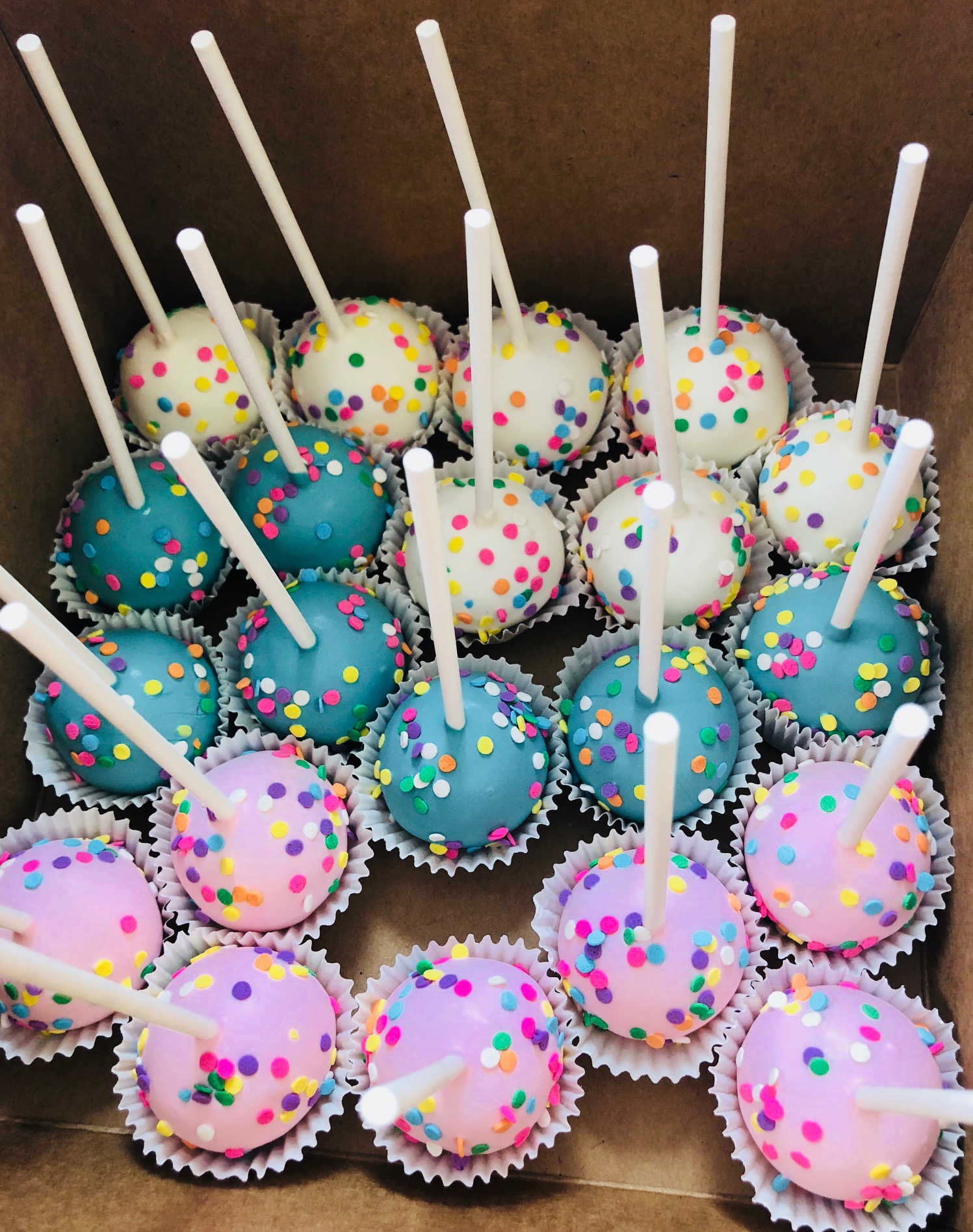 Arriba 96+ imagen cake pops pastel colors Abzlocal.mx