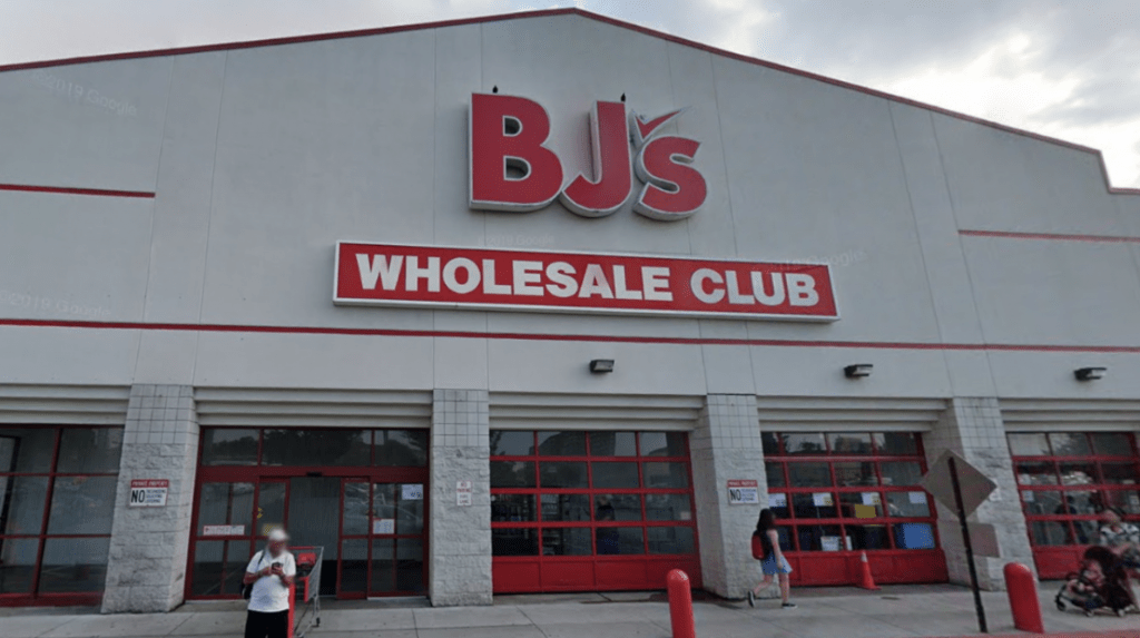 UPDATED Authorities investigating fatal shooting outside BJ's on Marin