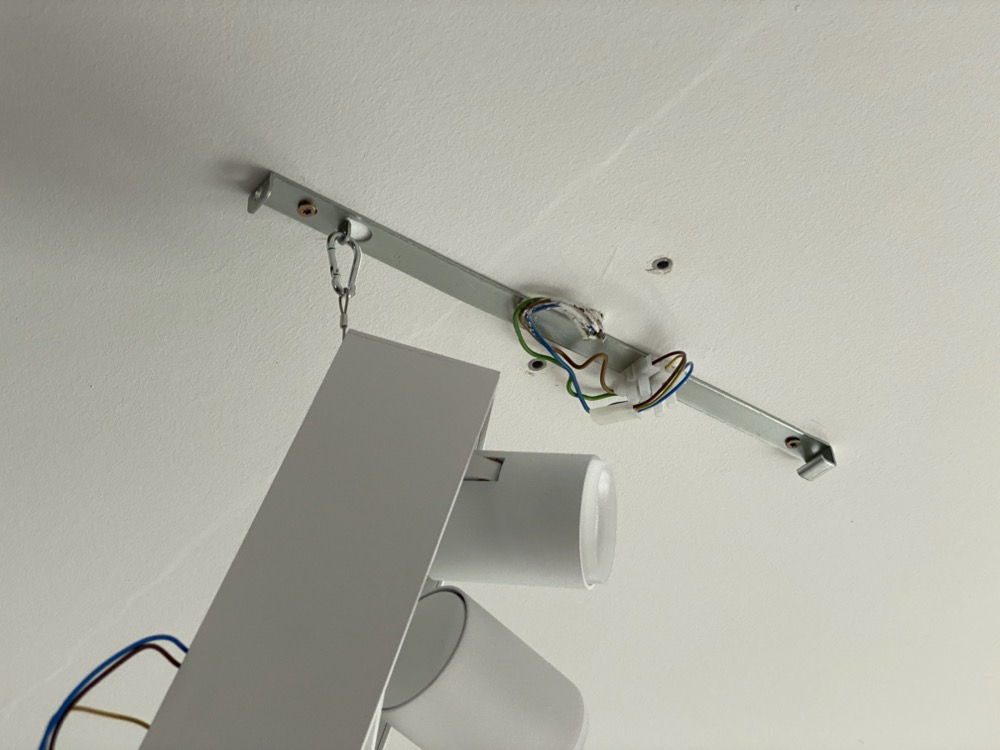 Step by step: How to assemble the new Philips Hue Centris - Hueblog.com