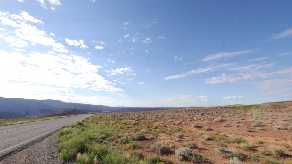 【アメリカ新婚旅行】 6日目 part3 Kayenta の謎のトイレから Chinle まで ぷすぅ～ぷすぅ～