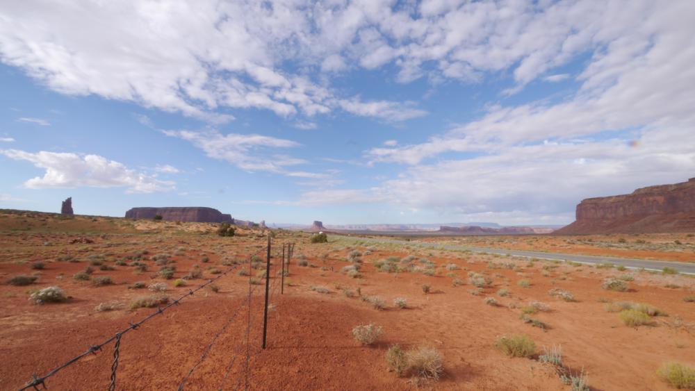 【アメリカ新婚旅行】 6日目 part3 Kayenta の謎のトイレから Chinle まで ぷすぅ～ぷすぅ～