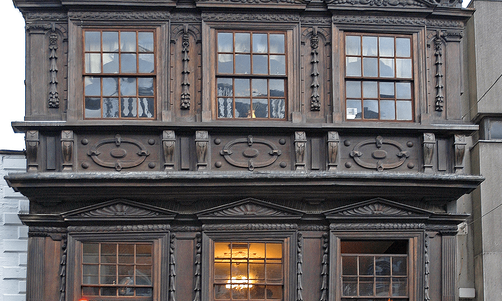 Number 9 Southgate, Glos 17thcentury house front Hugh Harrison