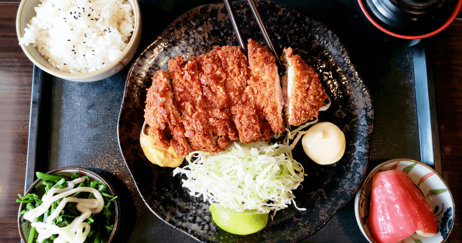 (已永久停業) 中原大學美食推薦 信福豬排專賣店，厚度不輸 10 元硬幣的頂級豬排，200 元就吃得到！