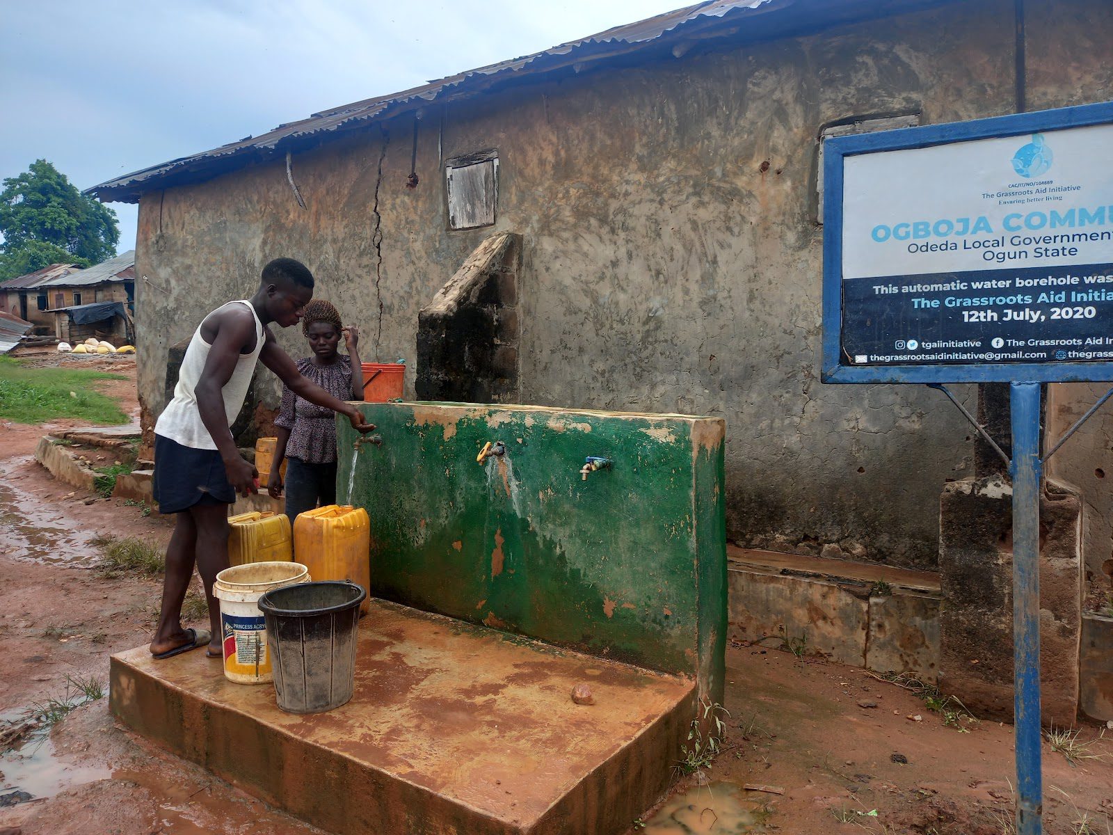 Nigerian Rural Community Stuck In Water Crisis. A Nonprofit Takes A Photo, And It Tilts The