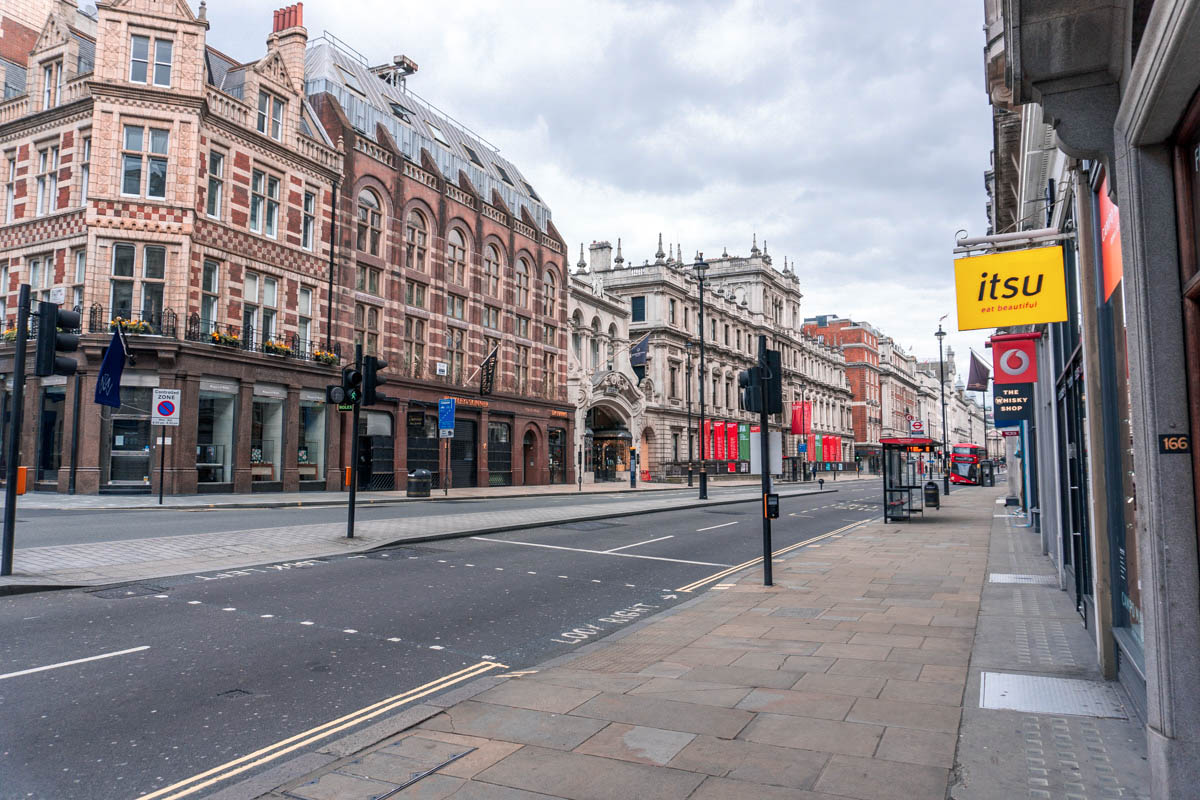 51 Eerie Photos Show London's Deserted Streets During Coronavirus