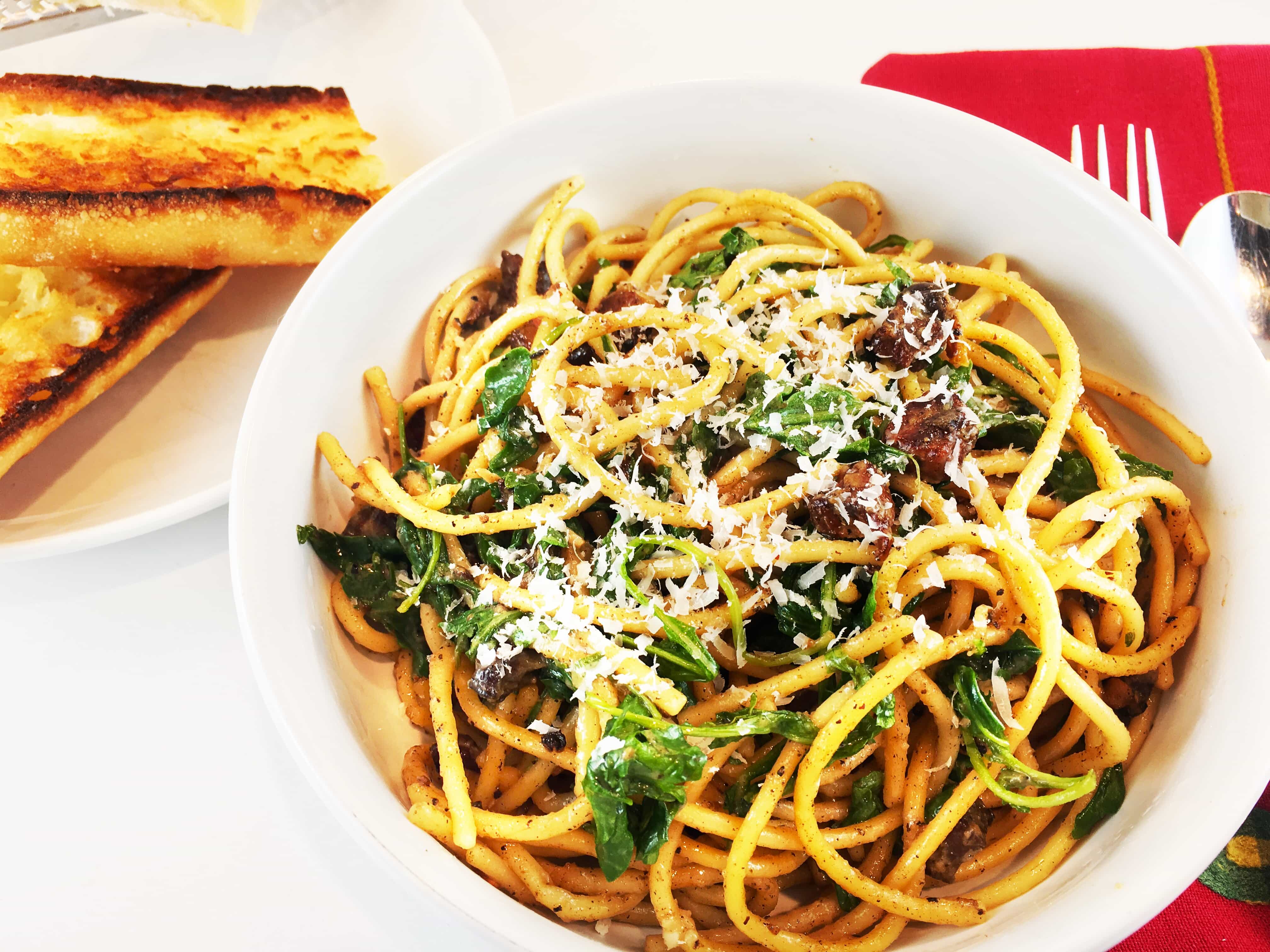 Cacio e Pepe Spaghetti with Lemon, Arugula and Pancetta (Chrissy Teigen