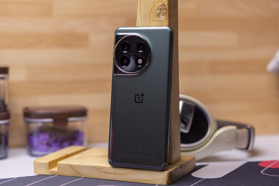 OnePlus 11 debuts globally, flagship specs with Hasselblad cameras