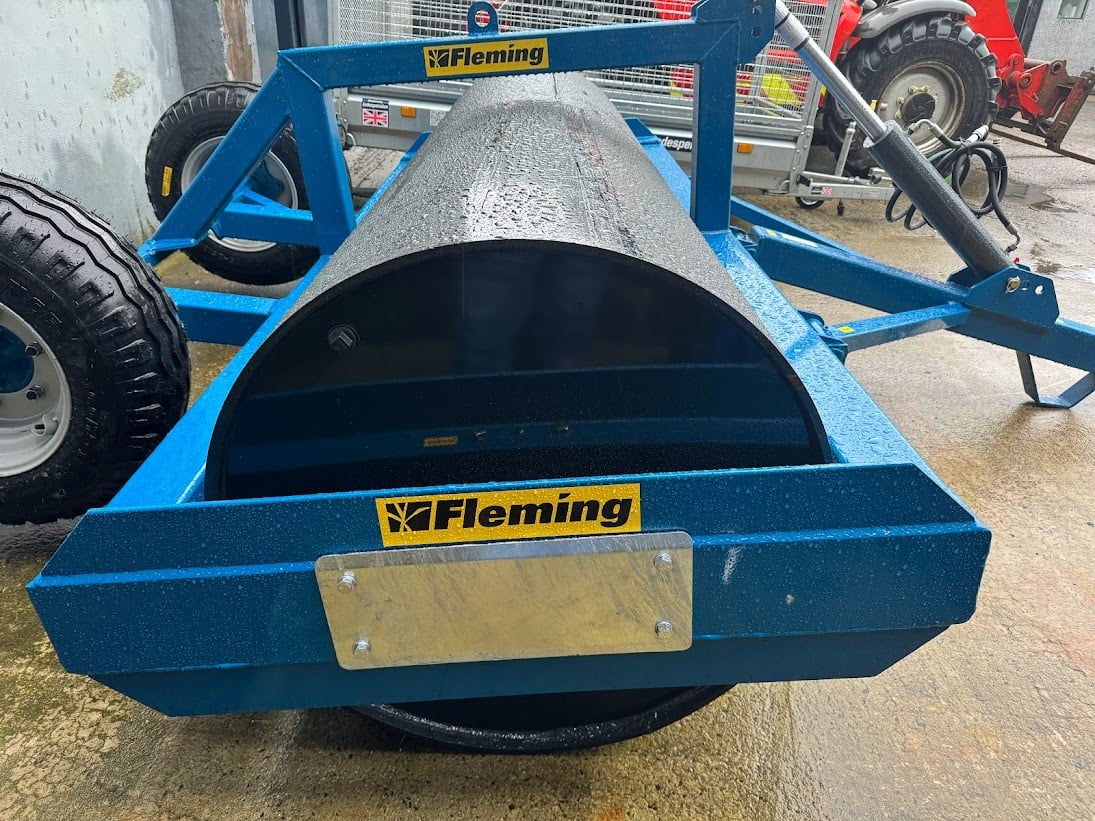 New Fleming 9ft Roller c/w Hyd Wheels Hunter Kane & Son