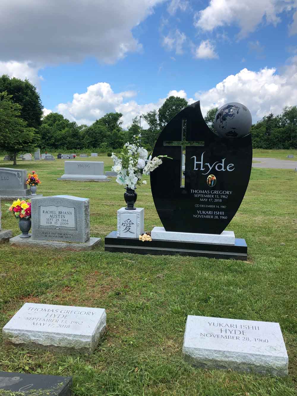 Family Headstones Hunt Memorials Inc.