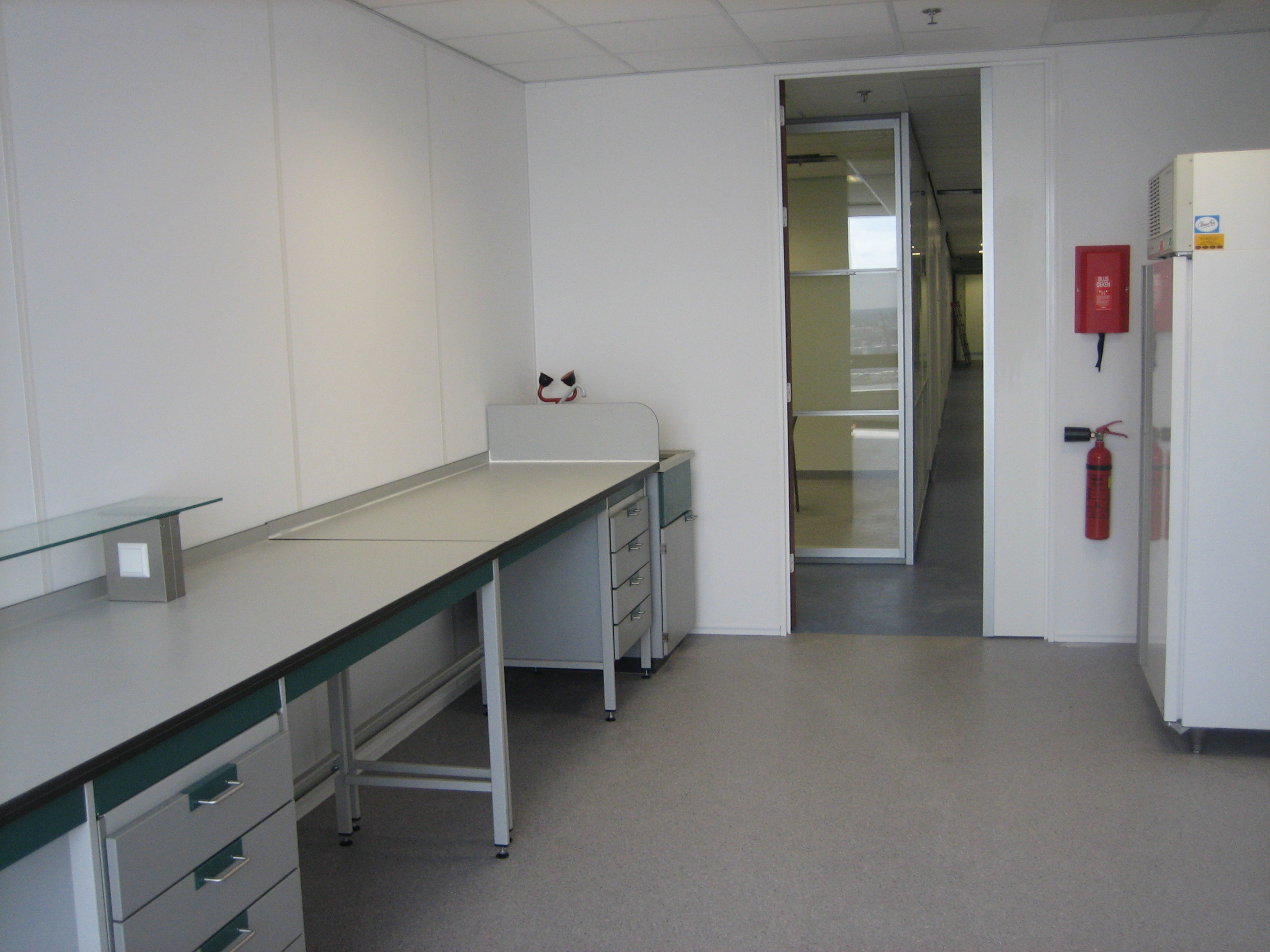 NOW! laboratory available for rent LabHotel Laboratorium huren