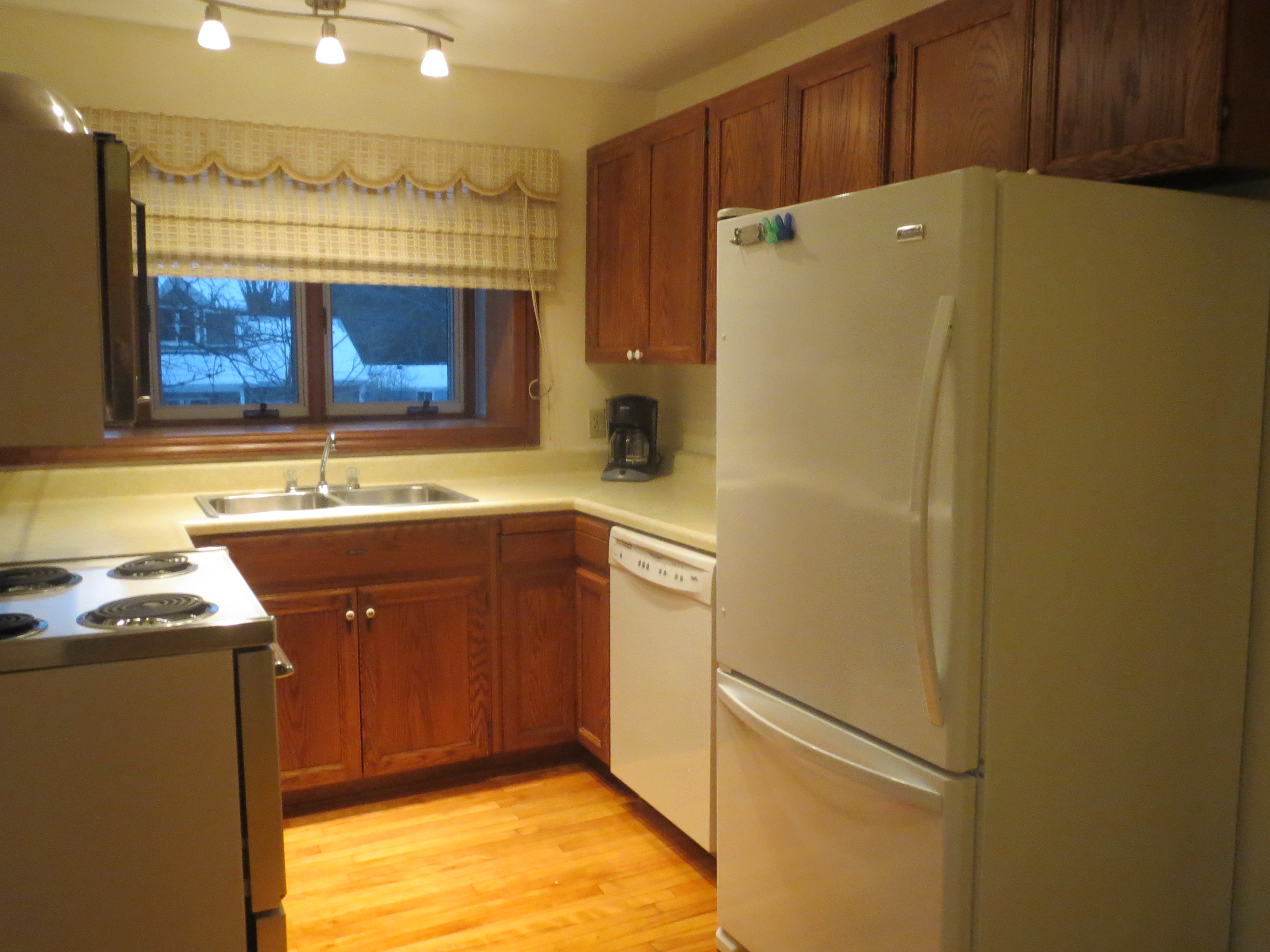 33 Second Kitchen 1 Cottage & House Rental Short and Long Term