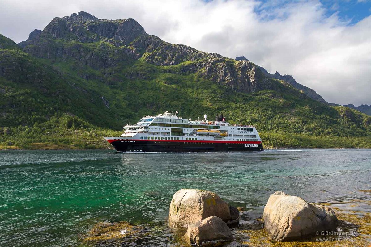 MS Trollfjord im Raftsund, Juli 2011 Gallery HurtigForum