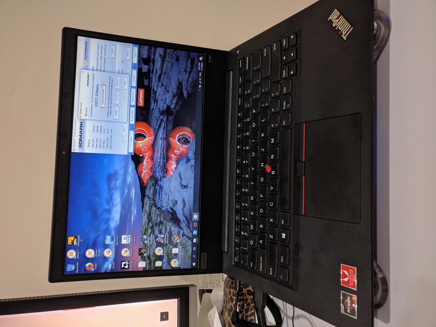 RetroMayday`s 3DMark11 Entry score 5806 marks with a Radeon Vega 8