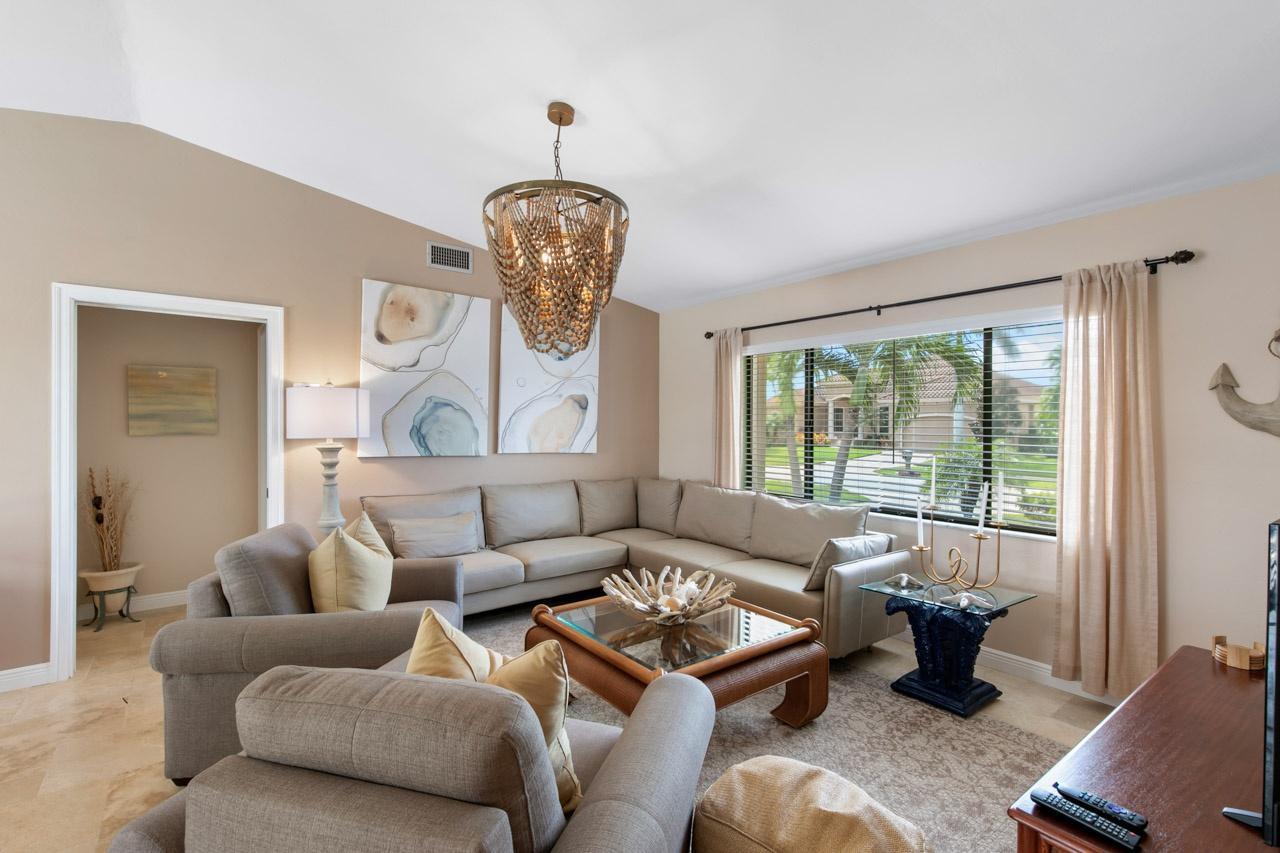 SHENANDOAH CT. 1184 LUXURY WATERFRONT POOL HOME! 3 Bedroom Home