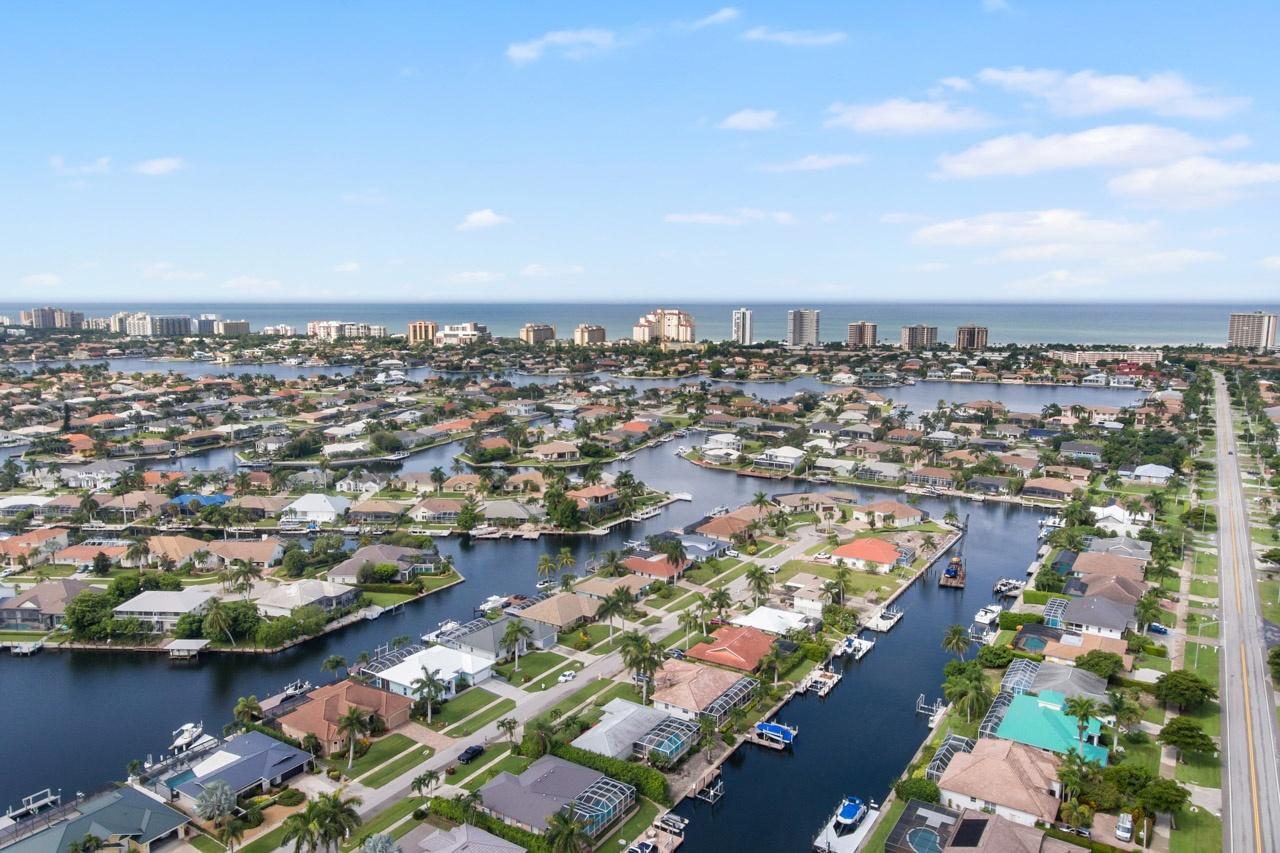 SHENANDOAH CT. 1184 LUXURY WATERFRONT POOL HOME! 3 Bedroom Home