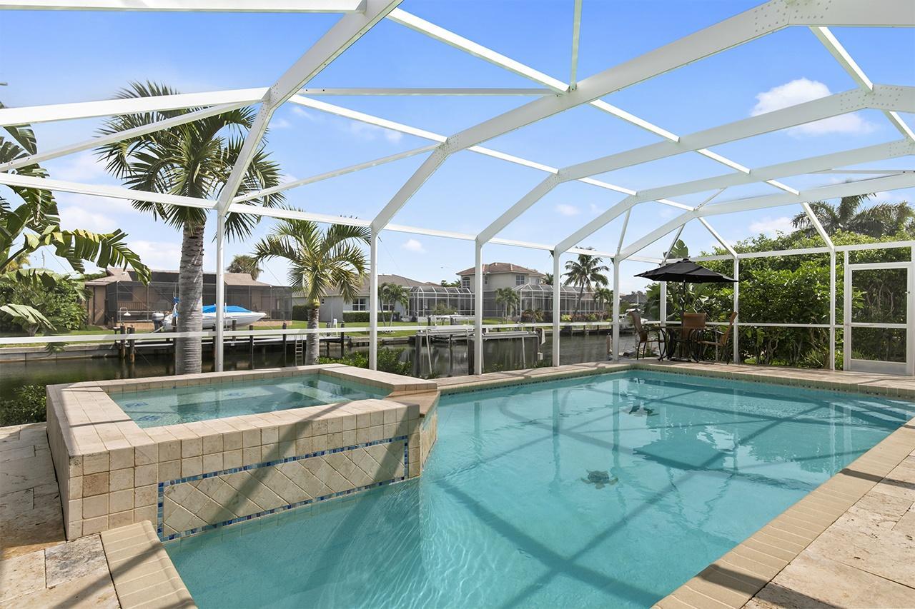 SHENANDOAH CT. 1184 LUXURY WATERFRONT POOL HOME! 3 Bedroom Home