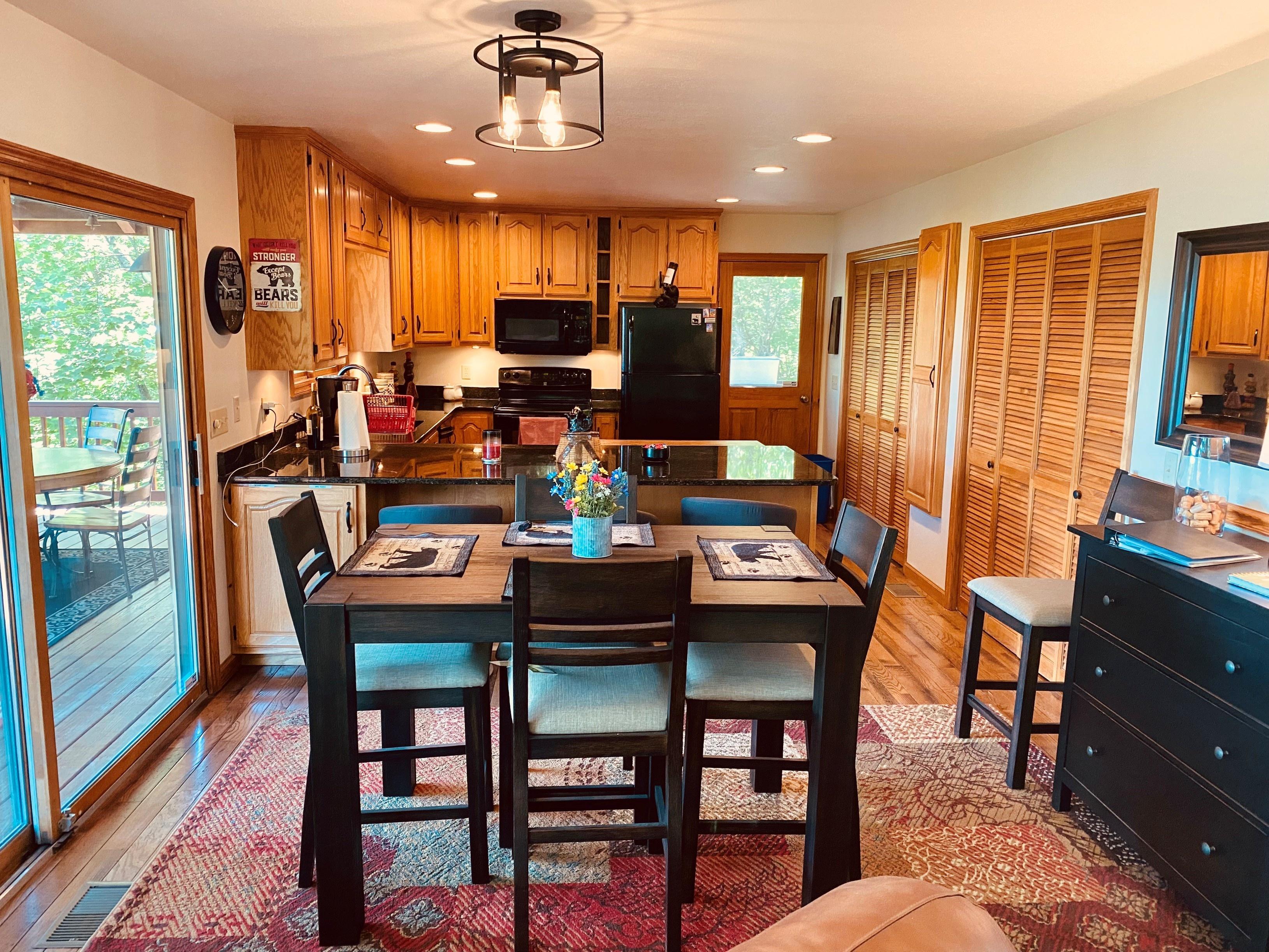 Bear's (View) Mountaintop Home with Lake Views 3 Bedroom Home