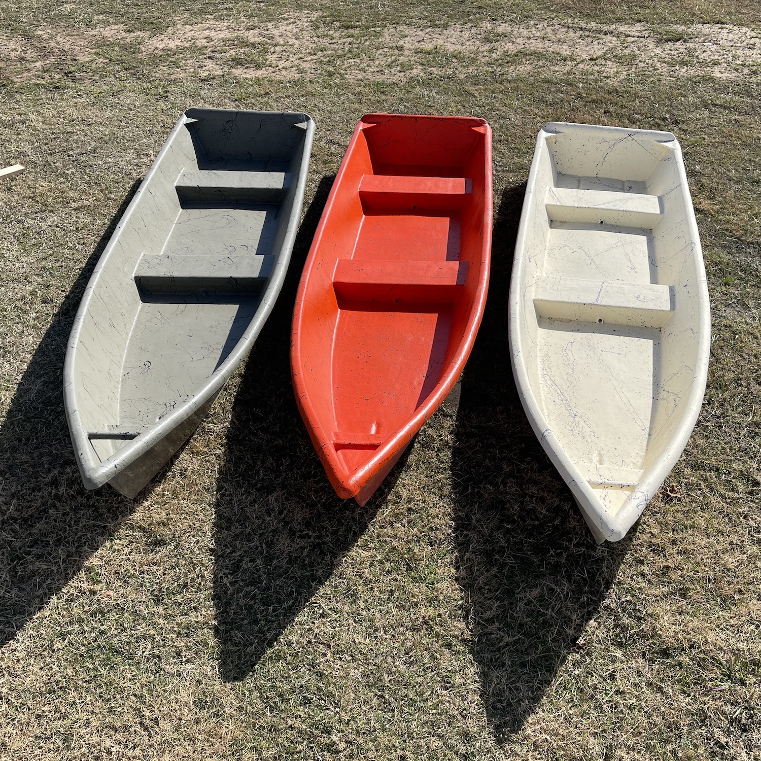 Deluxe Fiberglass Pirogues Hydro Composites, LLC