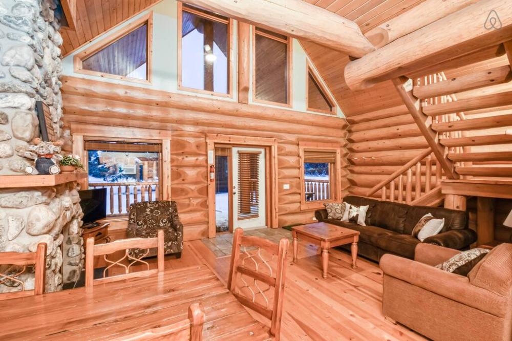 Authentic Log Cabin Perfect for Groups In British Columbia